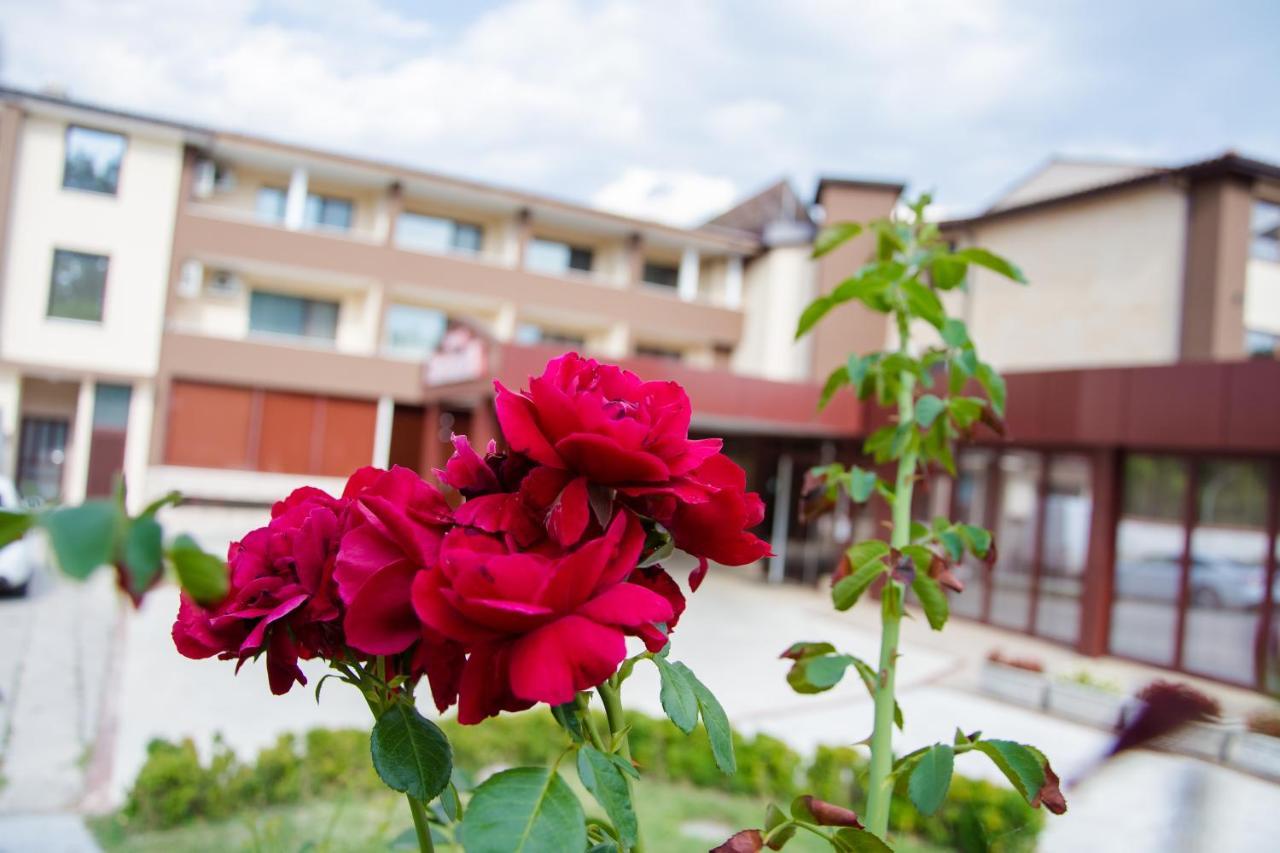 Hotel Fantazia Haskovo Exterior foto